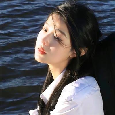 女大学生